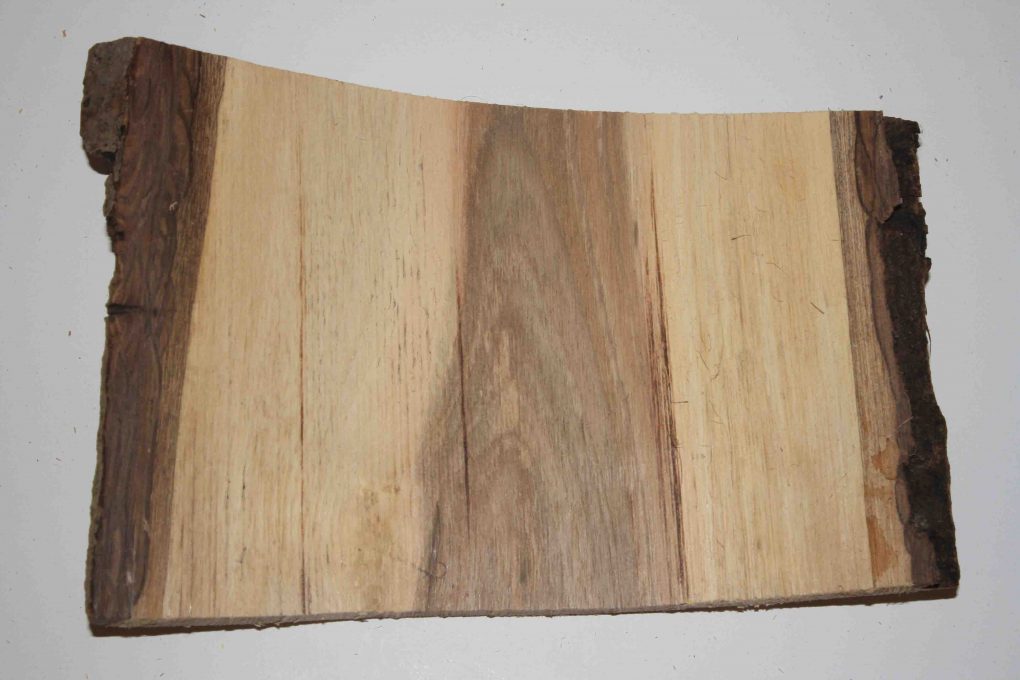 Réutiliser des chutes de bois pour créer des motifs qui valorise les spécificités du bois